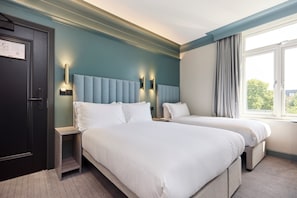 Camera tripla | 1 camera, biancheria da letto ipoallergenica, una cassaforte in camera