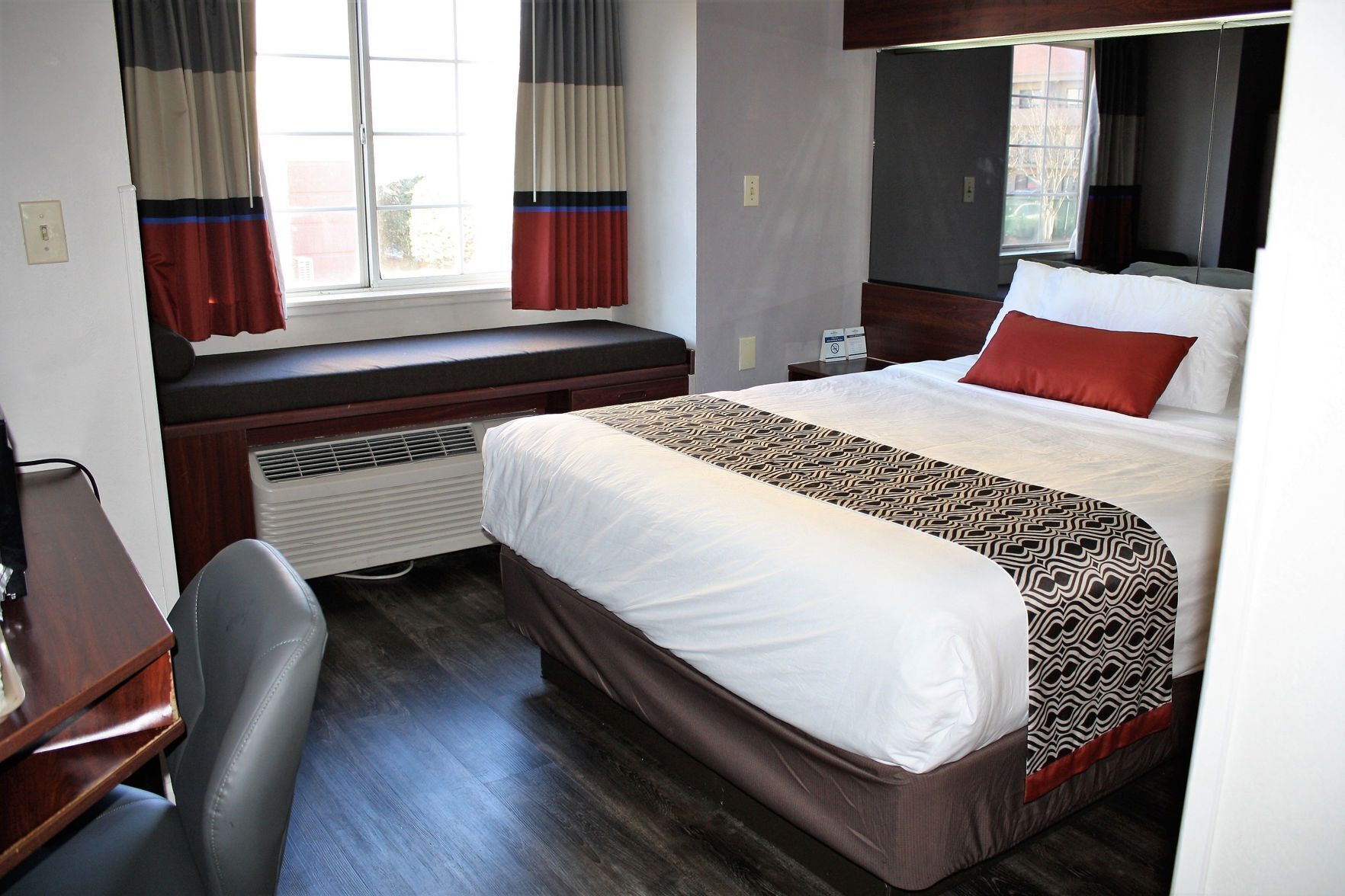 In-room safe, desk, soundproofing, iron/ironing board