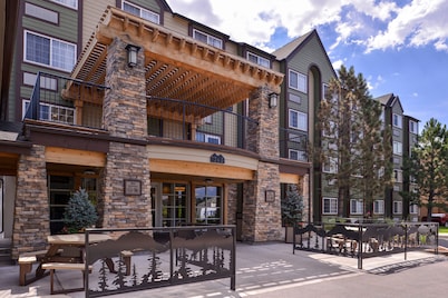 Best Western Plus Peak Vista Inn & Suites