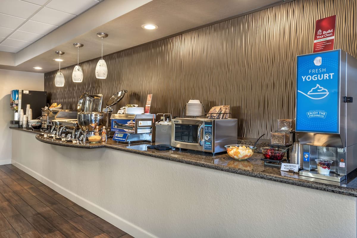 free daily full breakfast