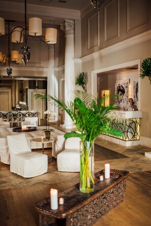 Sala de estar en el lobby