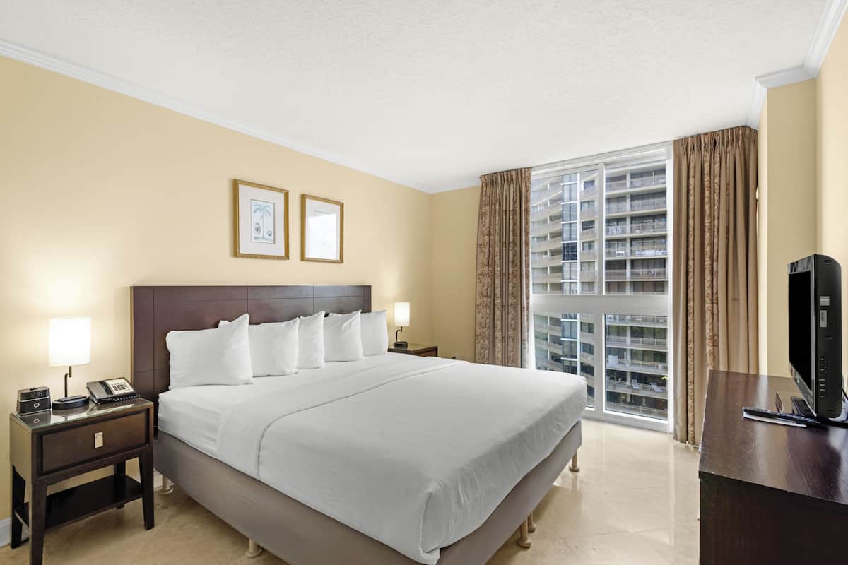Superior Room, 1 Queen Bed (Superior One Bedroom Accessible Suite) | Hypo-allergenic bedding, in-room safe, individually decorated