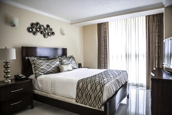 Hypo-allergenic bedding, in-room safe, individually decorated at The Mutiny Hotel