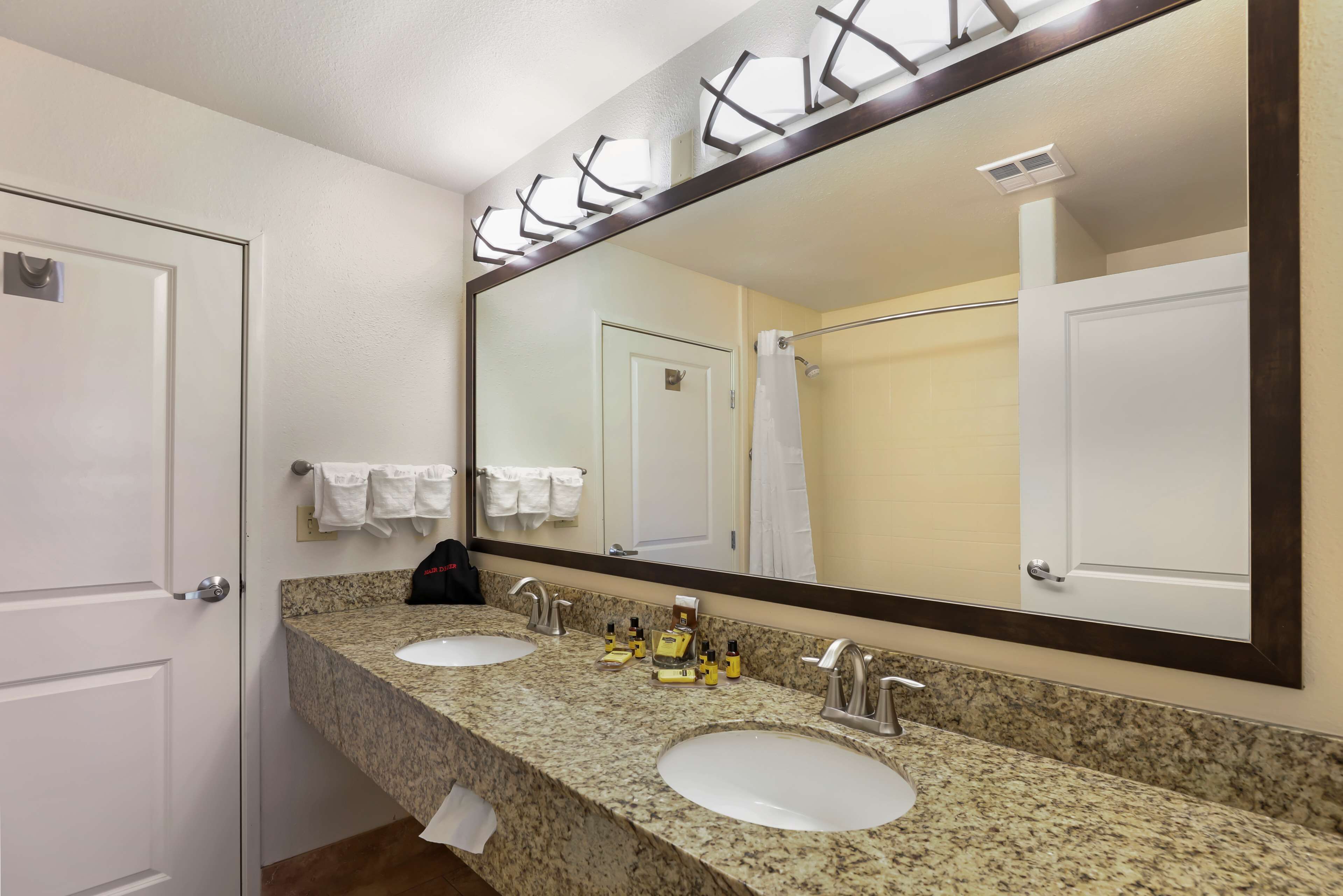 suite, 1 king bed, balcony, mountain view | bathroom | combined shower/bathtub, free toiletries, hair dryer, towels