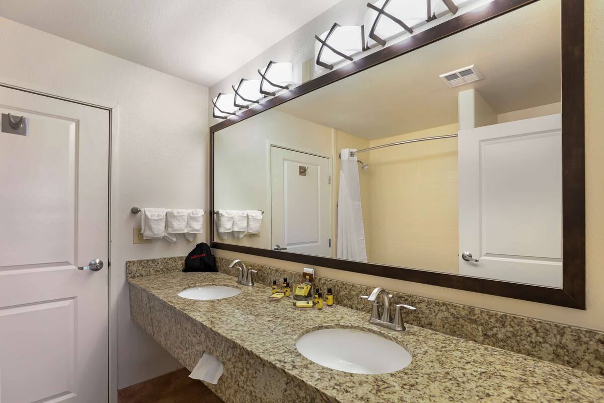 suite, 1 king bed, balcony, mountain view | bathroom | combined shower/bathtub, free toiletries, hair dryer, towels