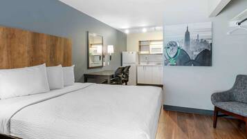 Studio | Desk, blackout drapes, iron/ironing board, WiFi (free)
