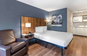Desk, laptop workspace, iron/ironing board, free WiFi - Extended Stay America Suites San Jose Mountain View (Mountain View)