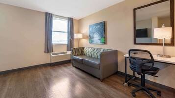 Deluxe-Studio | Schreibtisch, Bügeleisen/Bügelbrett, kostenloses WLAN