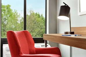 高級寢具、手提電腦工作空間、遮光窗簾/窗簾、熨斗/熨衫板