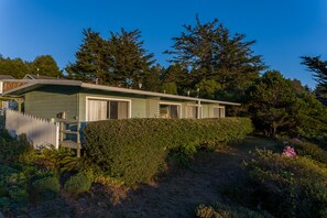 Balcony - The Inn at Schoolhouse Creek (Little River)