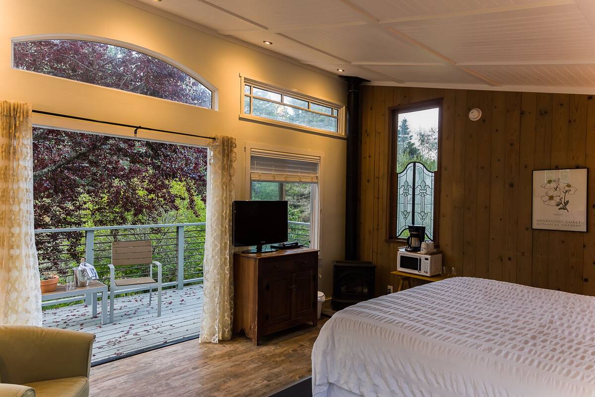 Garden Cottage | Iron/ironing board, WiFi (free), bed sheets