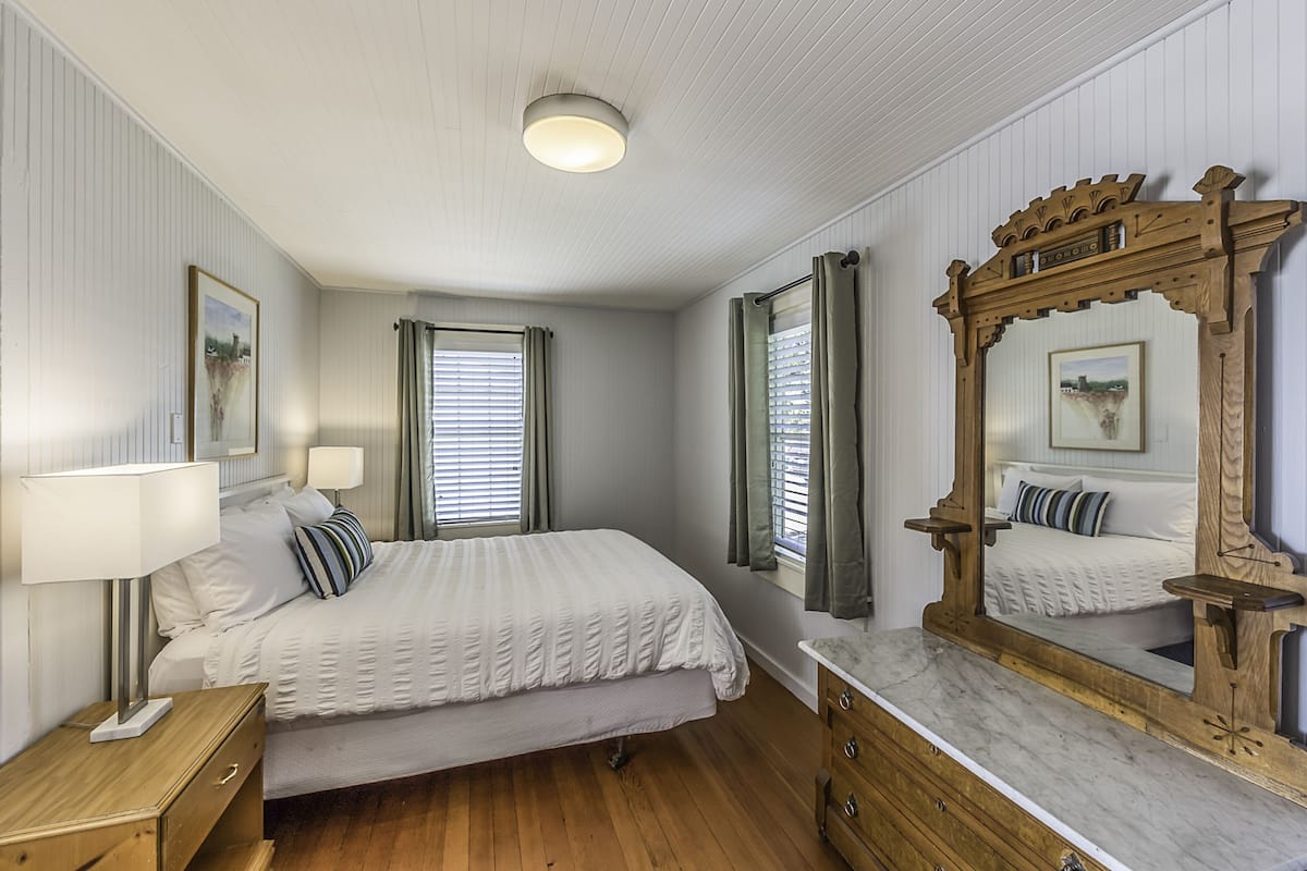 Heather Cottage | Iron/ironing board, WiFi (free), bed sheets