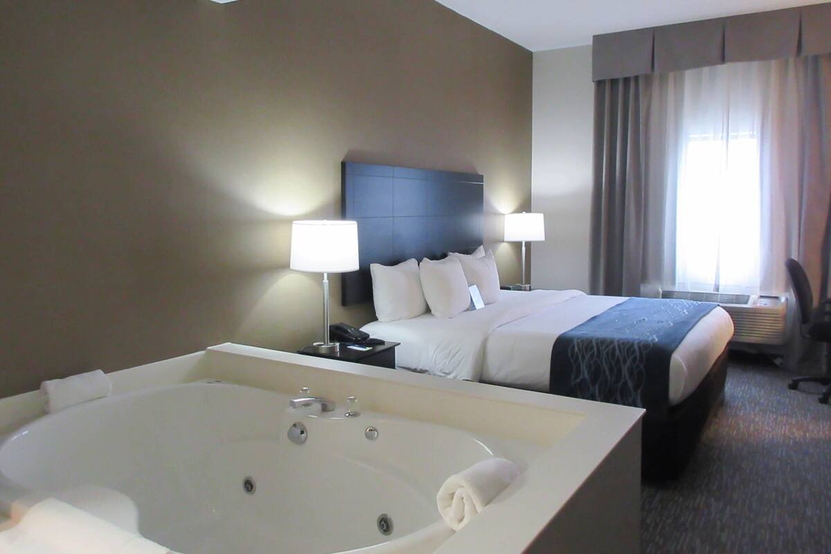 Pillowtop-Betten, Schreibtisch, Bügeleisen/Bügelbrett, Zustellbetten