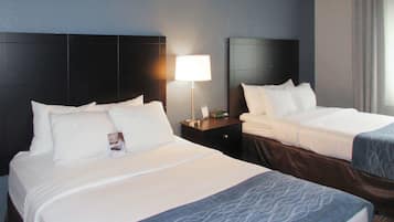 Colchones con pillow-top, escritorio y tabla de planchar con plancha