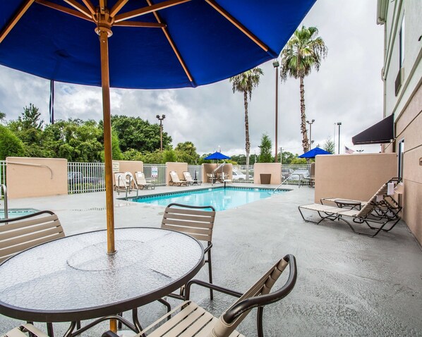 Outdoor pool, pool umbrellas