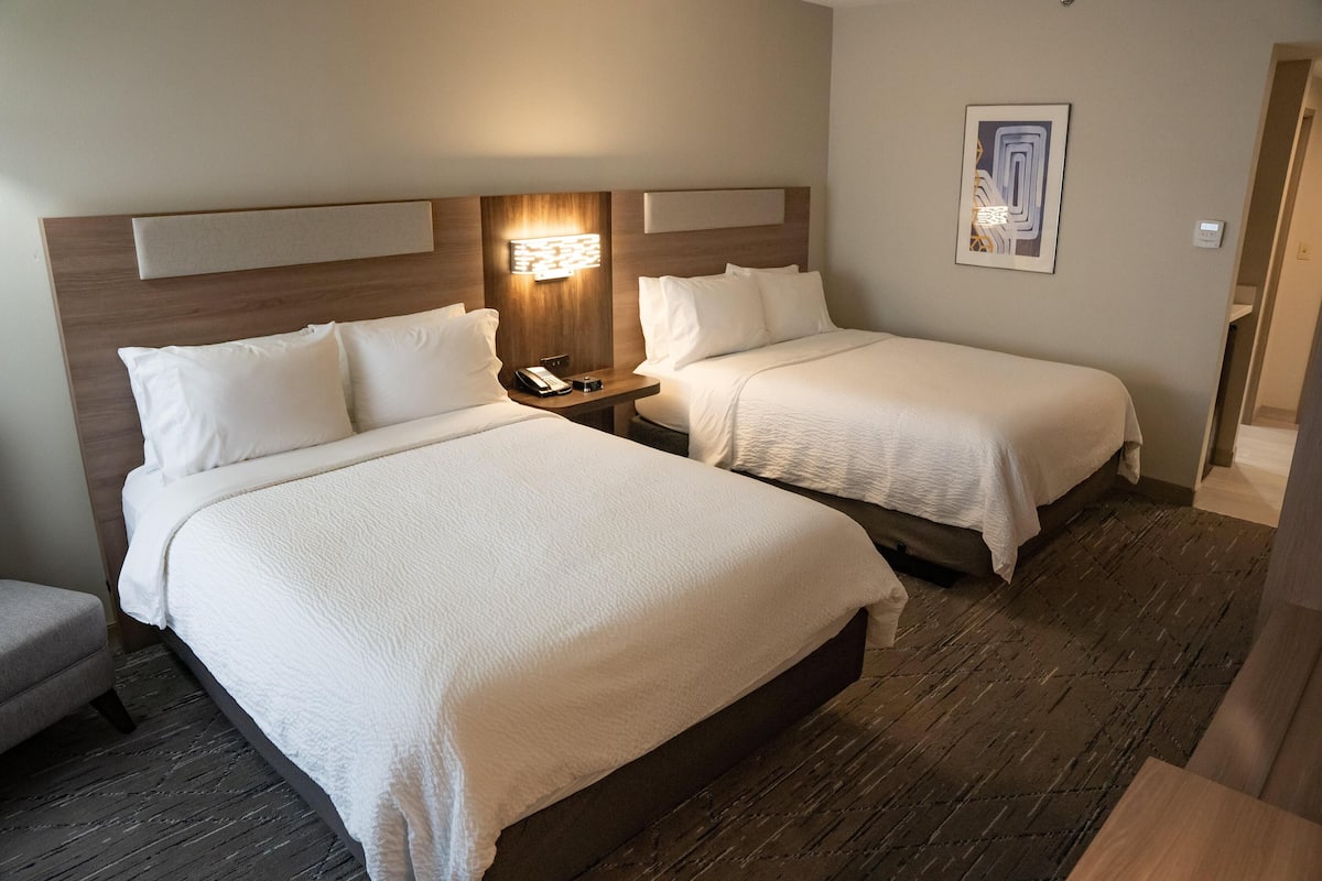 In-room safe, desk, laptop workspace, blackout drapes