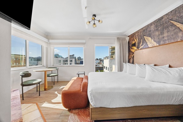 Penthouse Suite | In-room safe, blackout drapes, soundproofing, iron/ironing board