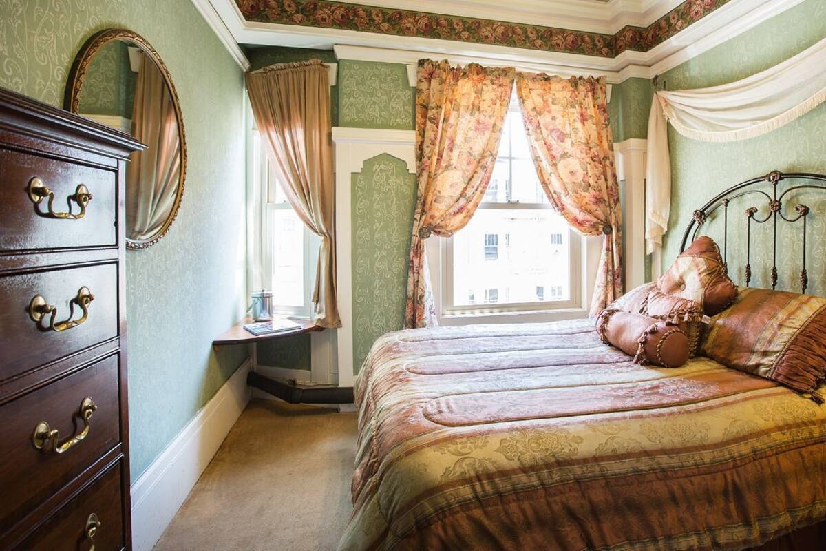 Coffres-forts dans les chambres, rideaux occultants