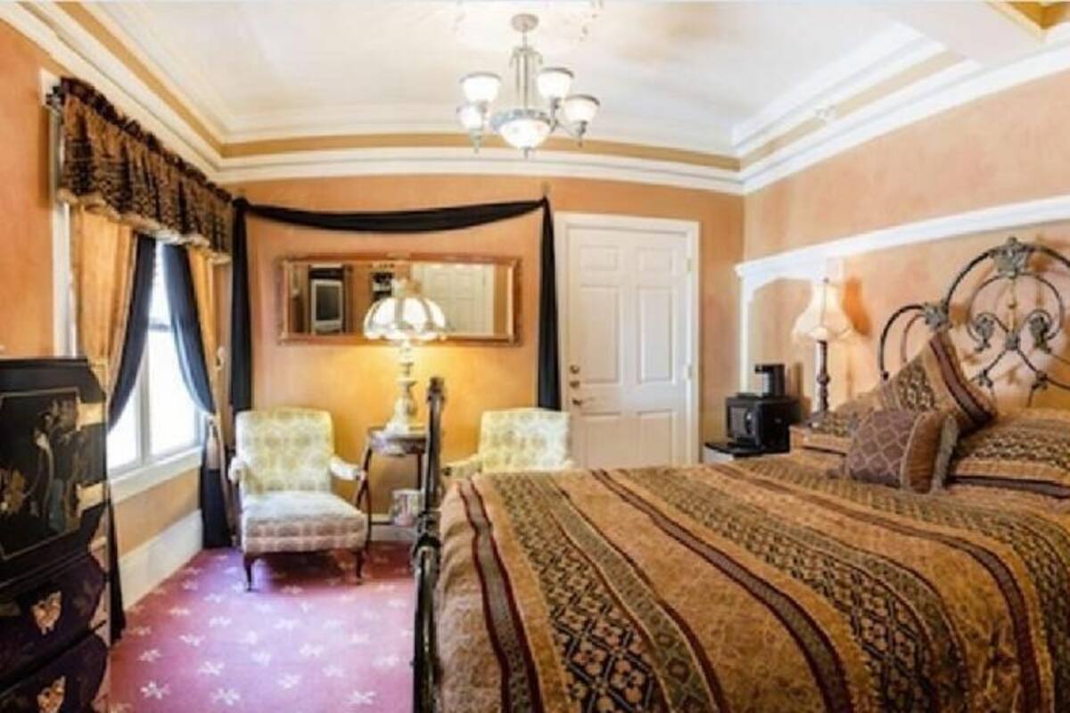 Zimmersafe, Verdunkelungsvorhänge, schallisolierte Zimmer