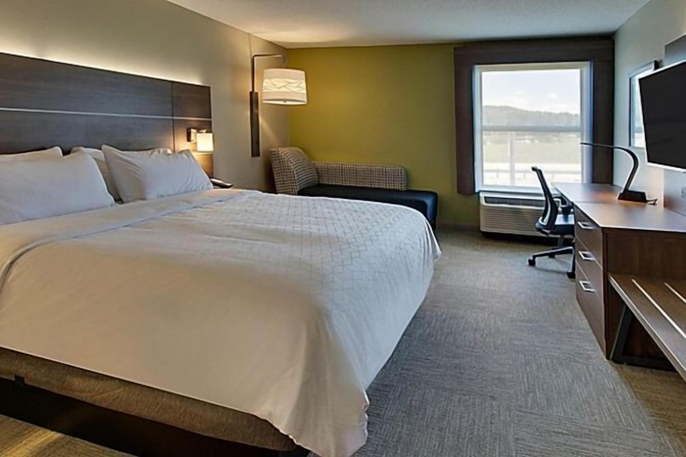 客房內保險箱、書桌、遮光布/窗簾、熨斗/熨衣板