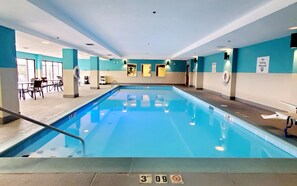 Una piscina cubierta