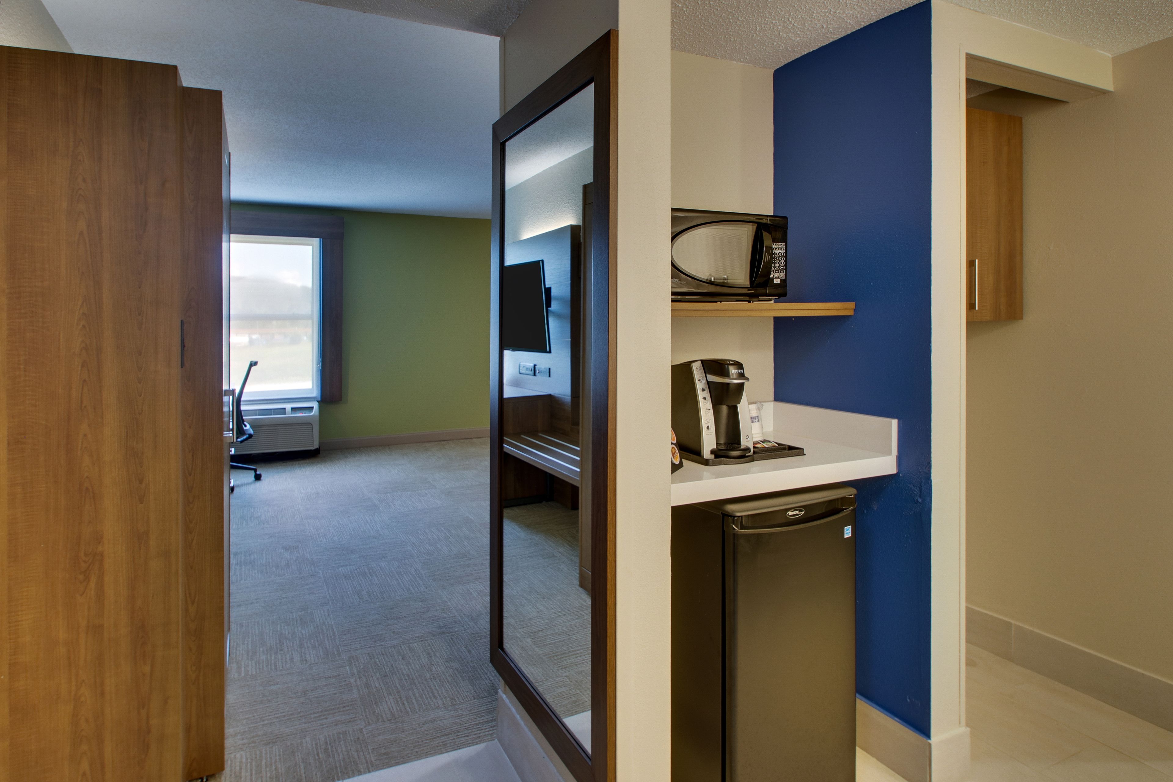 standard room, 1 king bed with sofa bed | room amenity