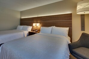 In-room safe, desk, blackout curtains, iron/ironing board - Holiday Inn Express Horse Cave by IHG (Horse Cave)