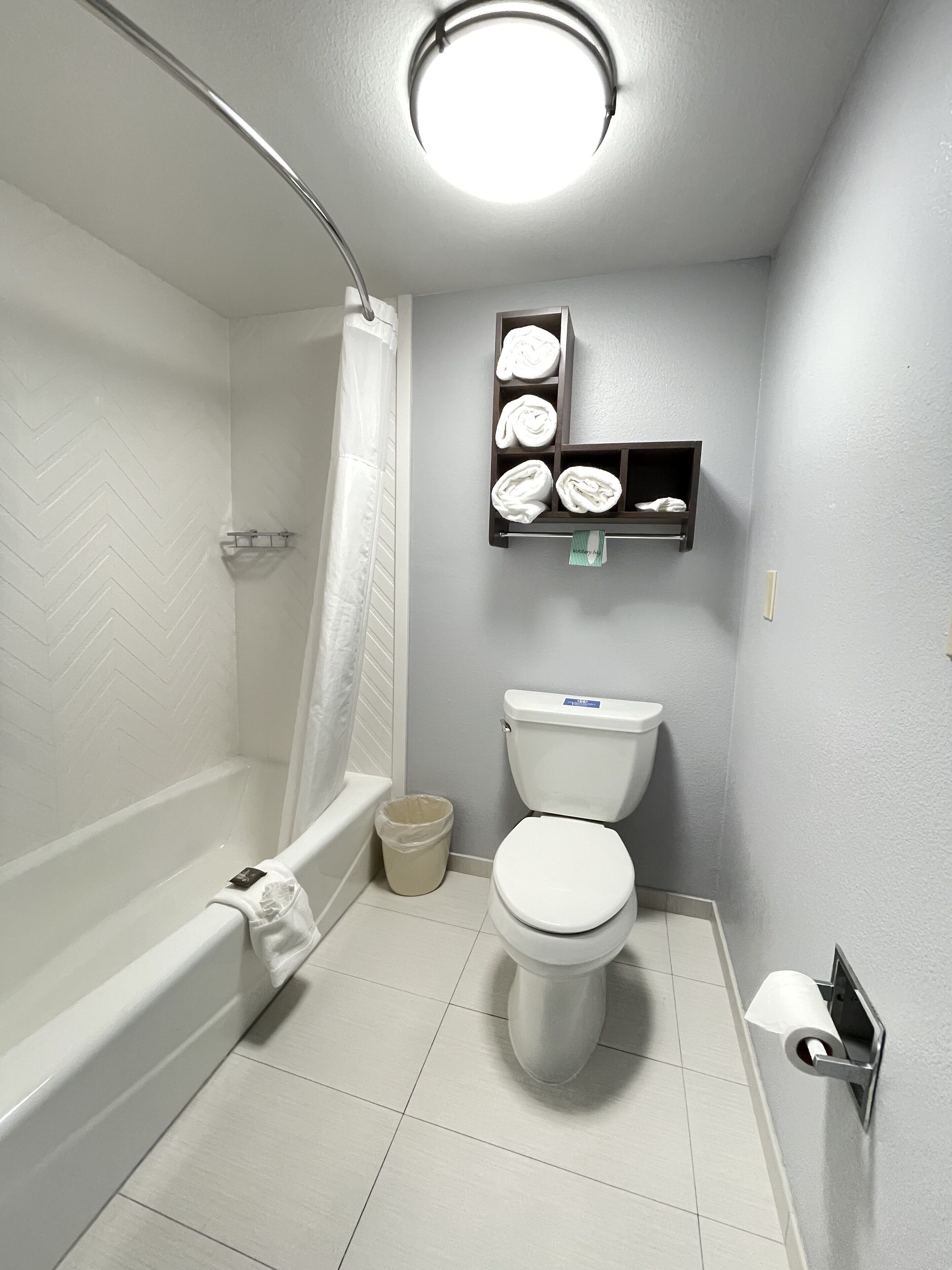 room, 2 queen beds, non smoking | bathroom | free toiletries, hair dryer, towels