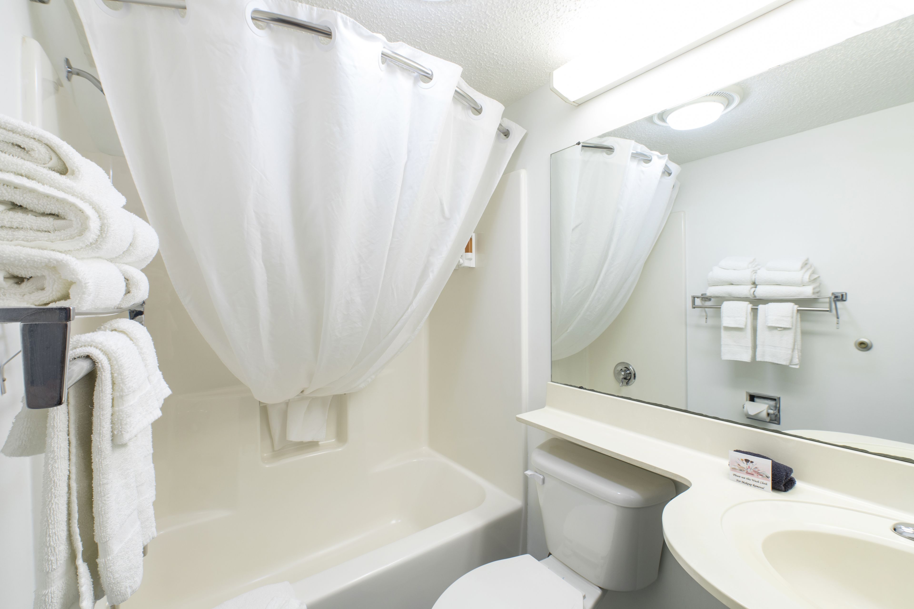combined shower/bathtub, free toiletries, hair dryer, towels