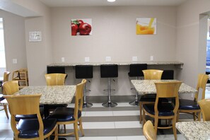 包含每日外带式早餐