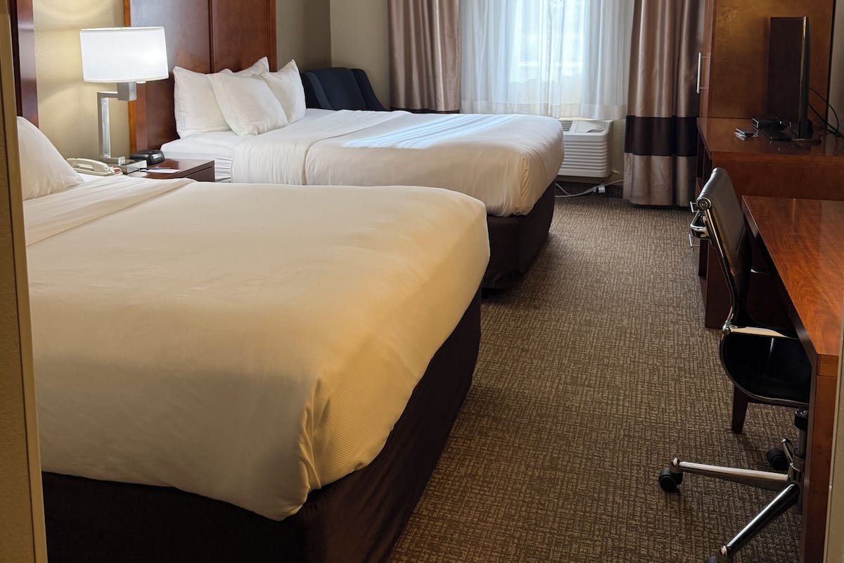 Phòng Tiêu chuẩn, 2 giường cỡ queen, không hút thuốc | Bộ đồ giường cao cấp, bàn, màn/rèm cản sáng