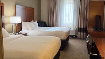 Standard-huone, 2 keskisuurta parisänkyä, tupakointi kielletty | Ylelliset vuodevaatteet, työpöytä, pimennysverhot, silitysrauta/-lauta