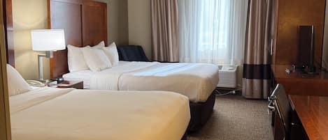 Kamar Standar, 2 Tempat Tidur Queen, Bebas Asap Rokok | Seprai premium, meja kerja, tirai kedap cahaya, dan setrika/meja setrika