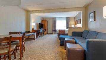 Suíte, para não fumantes | Roupas de cama premium, escrivaninha, cortinas blackout