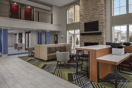 Holiday Inn Express Suites Asheville SW Outlet Ctr Area - Image 10