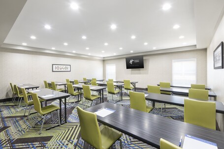 Holiday Inn Express Suites Asheville SW Outlet Ctr Area - Image 17