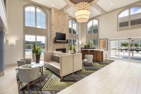 Holiday Inn Express Suites Asheville SW Outlet Ctr Area - Image 3