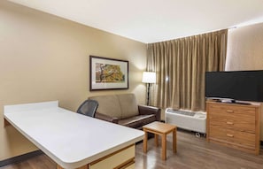 Estudio Deluxe, 1 cama Queen size y sofá cama, para no fumadores | Escritorio, wifi gratis y ropa de cama 