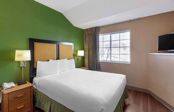Suite, 1 Queen Bed with Sofa bed, Non Smoking | Desk, free WiFi, bed sheets - Extended Stay America Select Suites - Denver - Tech Center South - Greenwood Village (Greenwood Village)