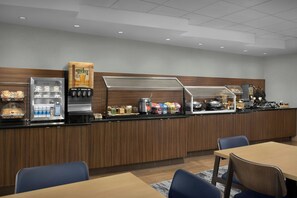 Free daily buffet breakfast - Fairfield Inn & Suites by Marriott Winston-Salem Hanes Mall (Winston-Salem)