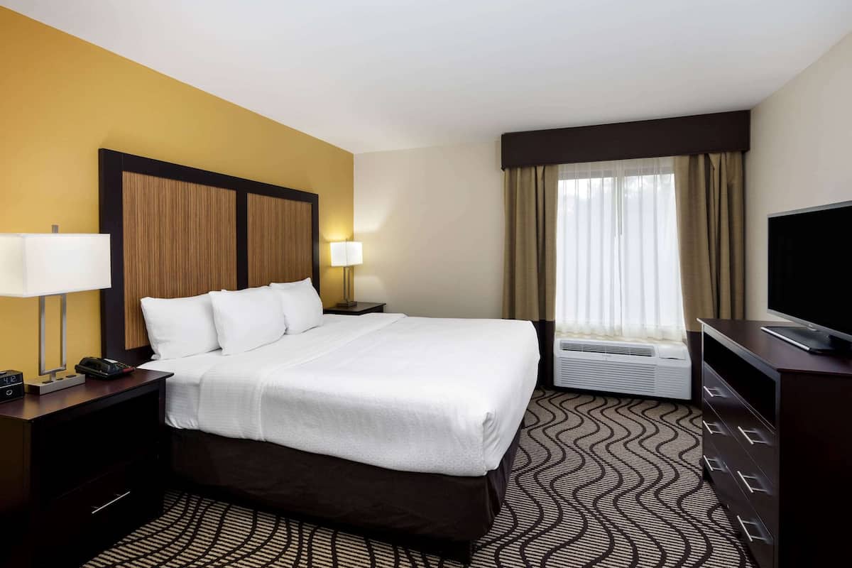 Premium bedding, pillowtop beds, desk, laptop workspace