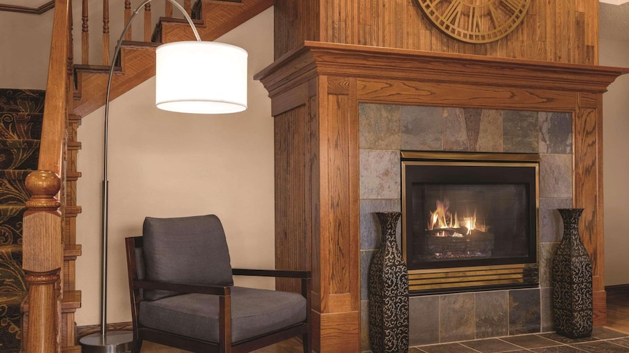 Country Inn & Suites by Radisson, Forest Lake, MN