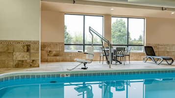 Indoor pool, sun loungers
