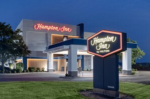 A Hampton Inn by Hilton hotel with a modern exterior and a prominent neon sign. - Hampton Inn by Hilton Washington Court House (Jeffersonville)