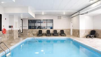 Indoor pool, pool loungers