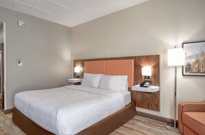 Premium bedding, individually decorated, individually furnished, desk