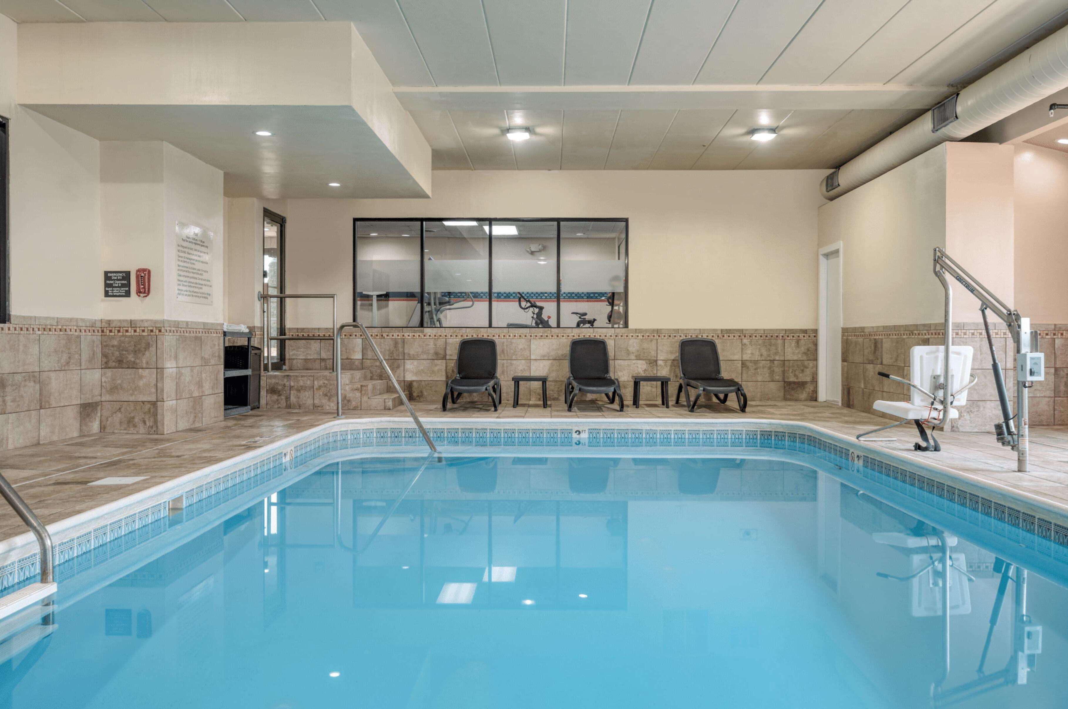 Indoor pool, pool loungers