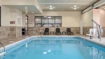 Indoor pool, sun loungers