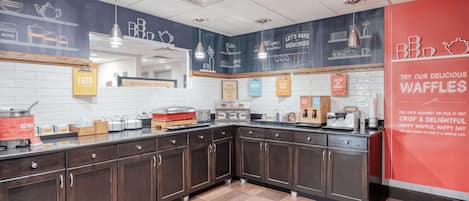 Buffet déjeuner gratuit tous les jours