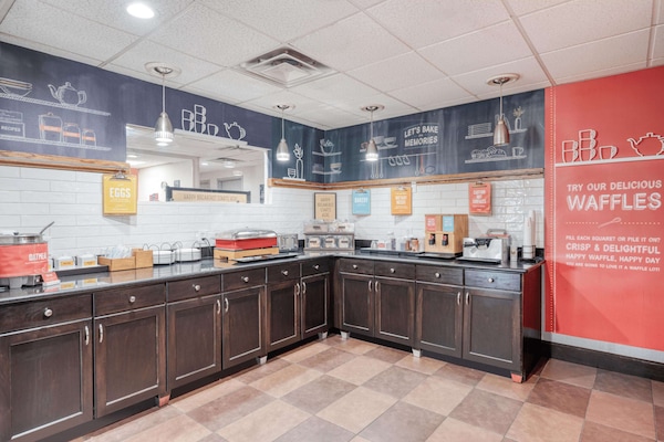 Esmorzar diari d'estil bufet gratuït